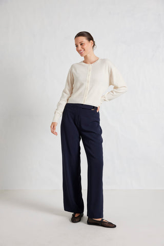 Sydney Cardi in White Alyssum