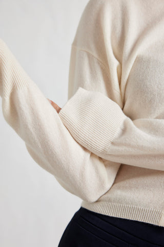 Sydney Cardi in White Alyssum