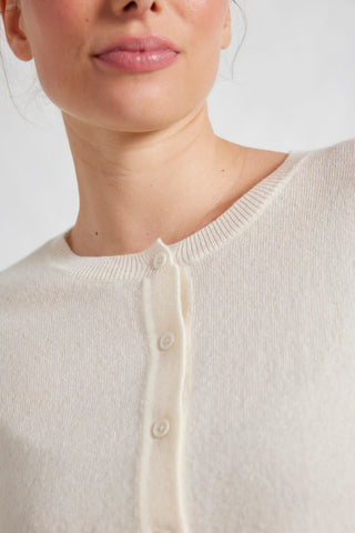 Sydney Cardi in White Alyssum