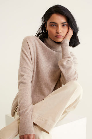A Polo Bay Cashmere Sweater In Lightweight Beige