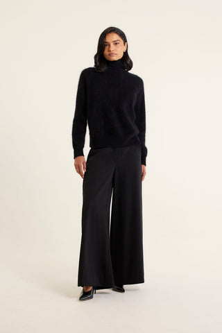 Rose Brushed Cashmere Polo In  Black
