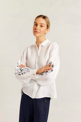 Calla Linen Shirt in White/Navy