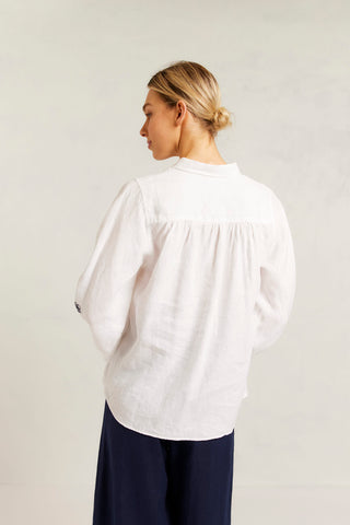 Calla Linen Shirt in White/Navy